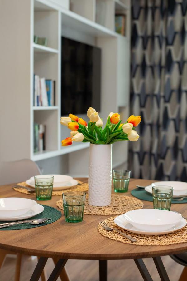 Fort Wola Apartments Warsaw By Noclegi Renters מראה חיצוני תמונה